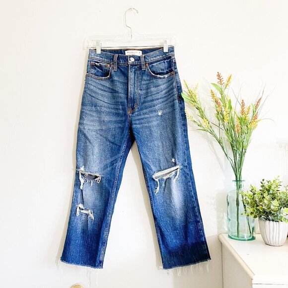 🦋 ABERCROMBIE & FITCH Ultra High Rise Straight Jeans Size 26 - Picture 1 of 9